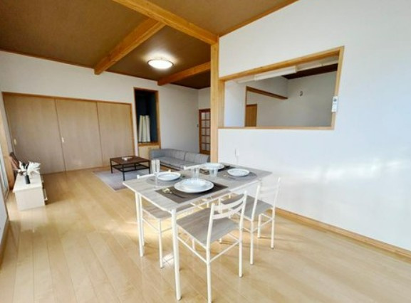 【中古】鶴ヶ島市町屋中古住宅の居間・リビング|21帖LDK　広々しております！