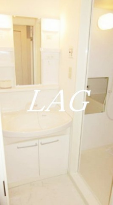 【独立洗面台】 | ドゥバン・ロテル・ド・ヴューユ | 独立洗面台です。