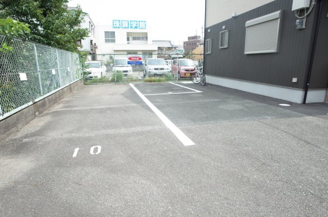 康照薗の駐車場