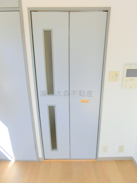 ステージ新蒲田の設備|キッチンと洋室を分ける扉