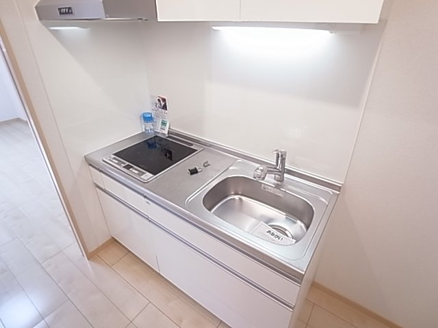 神戸市須磨区村雨町４丁目の賃貸マンションのキッチン|システムキッチン（IH２口）