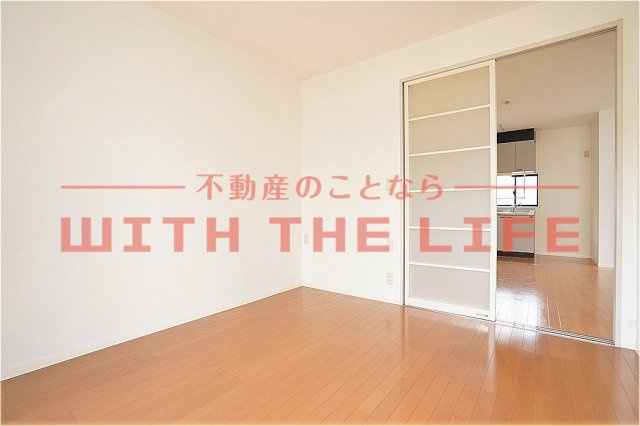 ヴィラパピヨンB棟【キャッシュバック対象】の寝室|落ち着いた色調の寝室です