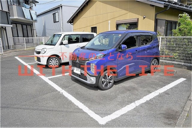 ヴィラパピヨンB棟【キャッシュバック対象】の駐車場|駐車スペースもあります