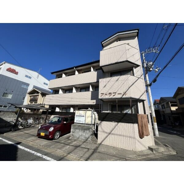 アドラブールの外観