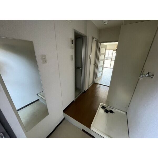 アドラブールの玄関