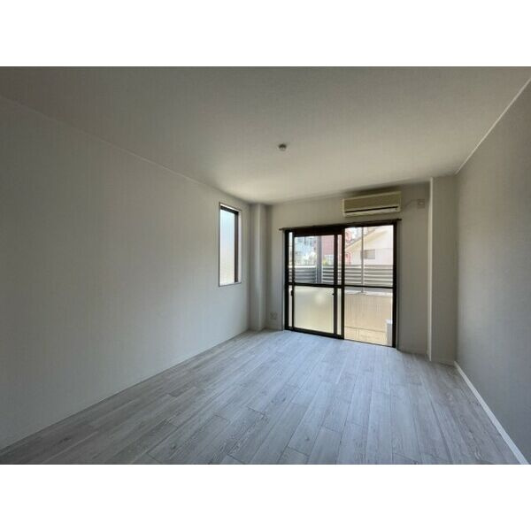 アドラブールの居間・リビング|横窓無し