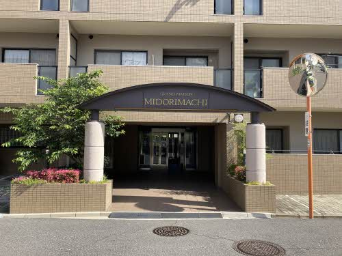 グランドメゾン翠町のエントランス