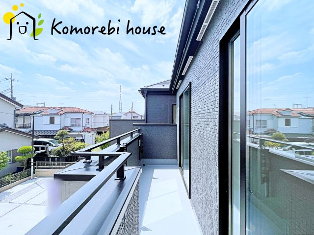 北本市宮内　３期　新築一戸建て　04のバルコニー|暖かな日差しのふりそそぐバルコニー