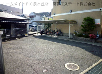 【駐車場】 | メゾン和泉 | 駐車場に車を止められます