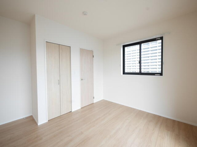 【居間・リビング】 | パークロード川口 | リビング横洋室。写真は601号室