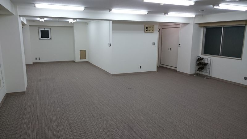 塩部ビルディングの洋室