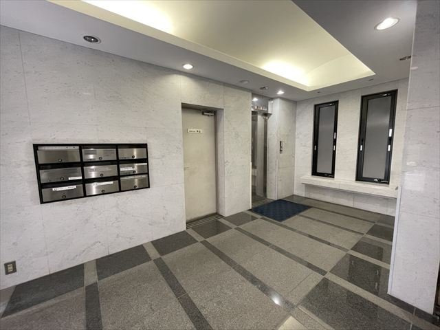 東益ビルの洋室