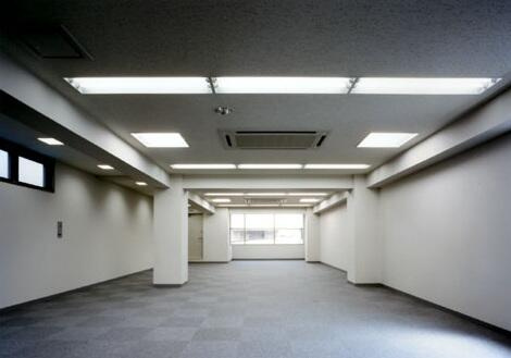 神田松楠ビルの洋室