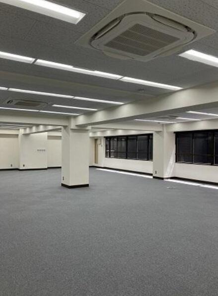 銀座ヤマトビルの洋室