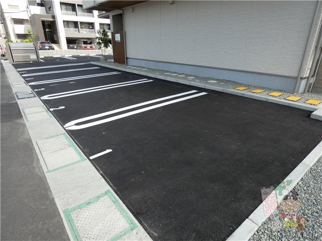 トワール・イーストの駐車場