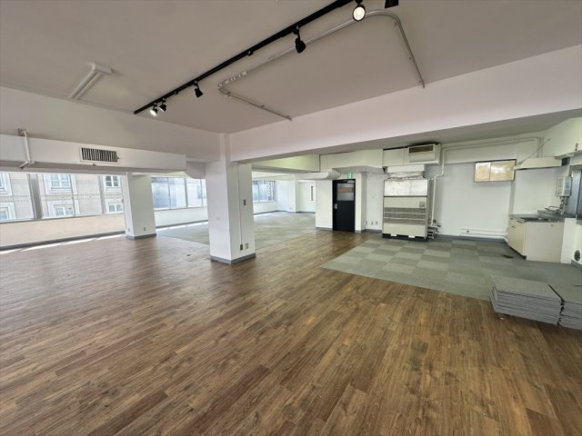 銀友ビルの内装