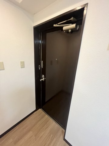 目黒ビジネスマンション303号室の玄関