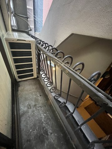 目黒ビジネスマンション303号室のバルコニー