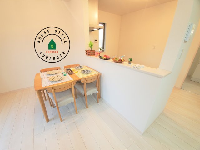 熊本市南区野田2丁目第1-2棟(A号棟)の内観：施工例|キッチンから立ち込める香りが今日の料理を期待させます。