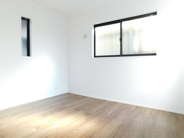 名古屋市西区大野木３丁目の新築一戸建の洋室|◇洋室◇　　明るい洋室５．９帖　全居室収納完備♪