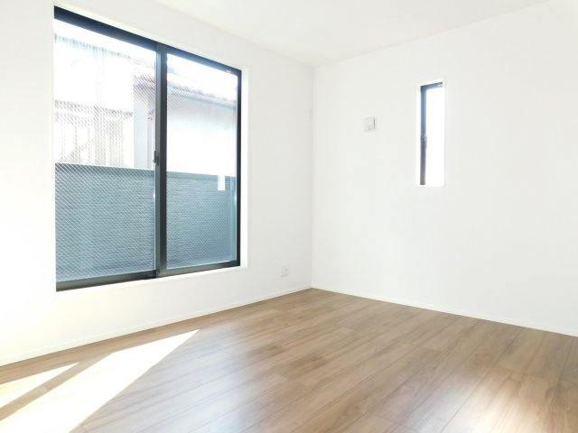 名古屋市西区大野木３丁目の新築一戸建の洋室|◇洋室◇　　南面で明るい洋室６．５帖　ウォークインクローゼット完備♪　バルコニー付き！