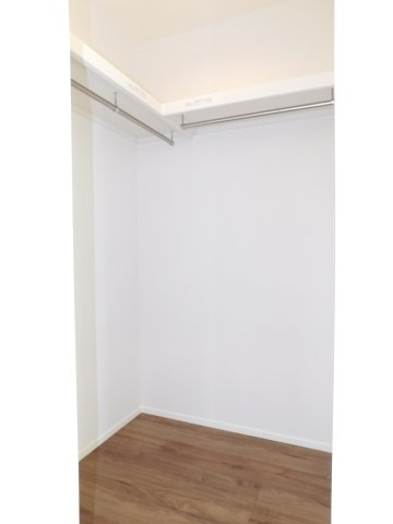 名古屋市西区大野木３丁目の新築一戸建の収納|◇ウォークインクローゼット◇　　家族の洋服や季節の荷物など大容量収納できます♪