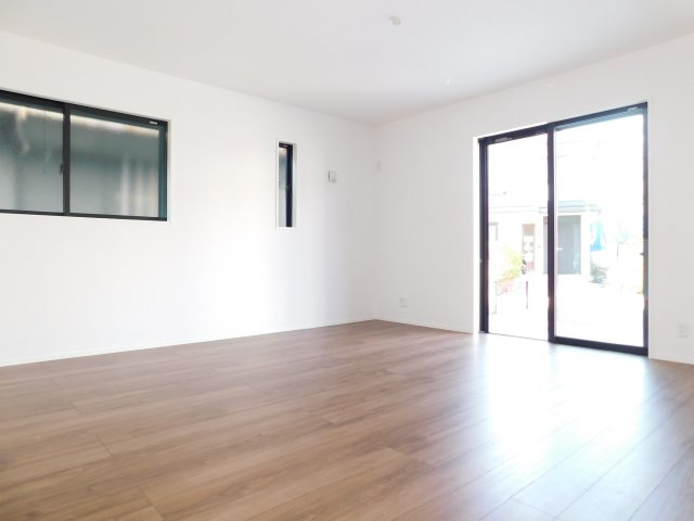 名古屋市西区大野木３丁目の新築一戸建の居間・リビング|◇リビング◇　　広くて明るいリビング１８．１帖　インテリアが映える広々空間♪　床暖房完備♪