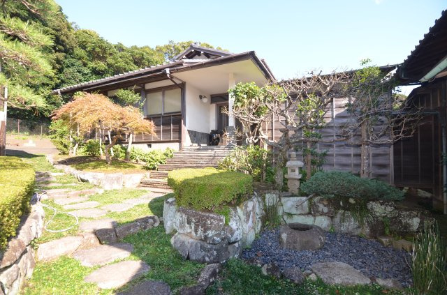 昭和レトロ　和風庭園・大邸宅　茶室・水屋のある座敷