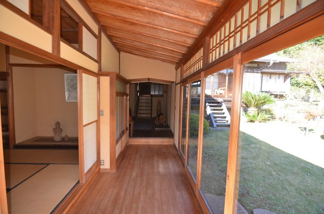 昭和レトロ　和風庭園・大邸宅　茶室・水屋のある座敷の設備|廊下