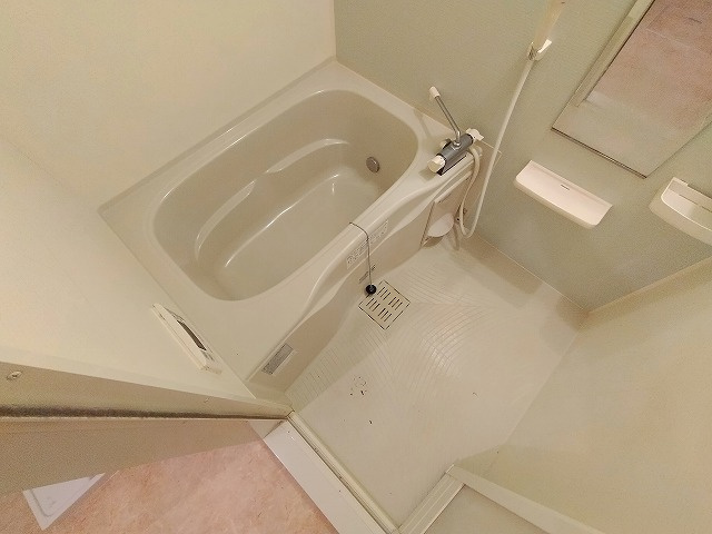 神戸市長田区平和台町２丁目のアパートの浴室