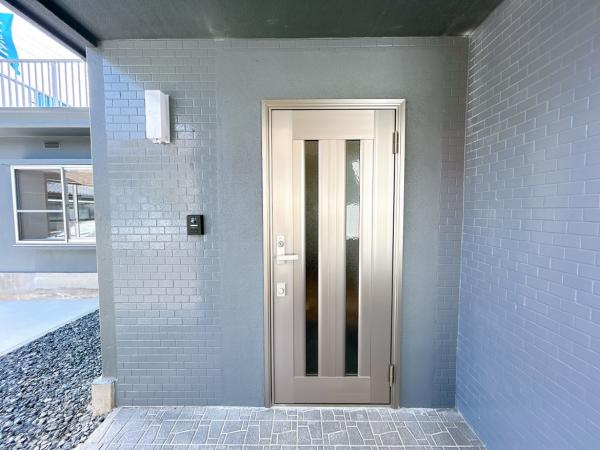 【玄関】 | 仲介手数料無料！有帆小学校に通えるリフォーム済み中古住宅　山陽小野田市大字有帆　南平台 | 収納もある玄関です