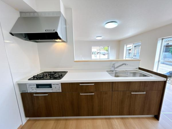 【キッチン】 | 仲介手数料無料！有帆小学校に通えるリフォーム済み中古住宅　山陽小野田市大字有帆　南平台 | 使い勝手の良いシステムキッチンで楽しくクッキング♪