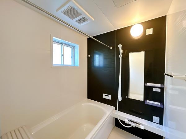 【浴室】 | 仲介手数料無料！有帆小学校に通えるリフォーム済み中古住宅　山陽小野田市大字有帆　南平台 | １坪タイプのゆったりとしたお風呂