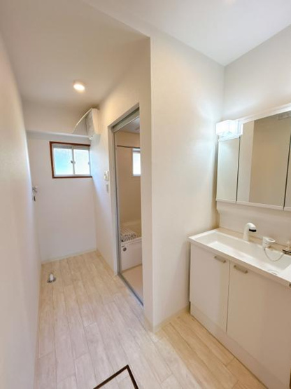 【洗面所】 | 仲介手数料無料！有帆小学校に通えるリフォーム済み中古住宅　山陽小野田市大字有帆　南平台 | 使いやすい洗面所です