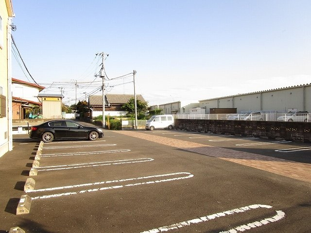 ミルフィーユ壱番館・ミルフィーユ弐番館の駐車場|カースペースがあります