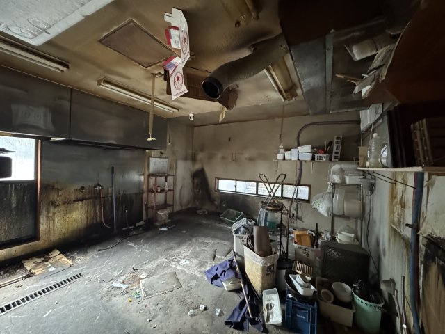 -三丁目不動産-　深谷市石塚　元飲食店のキッチン|コンパクトなキッチンで掃除もラクラク