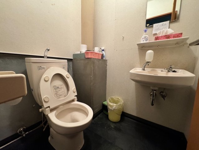 土浦市真鍋4丁目　工場のトイレ|ゆったりとした空間のトイレです