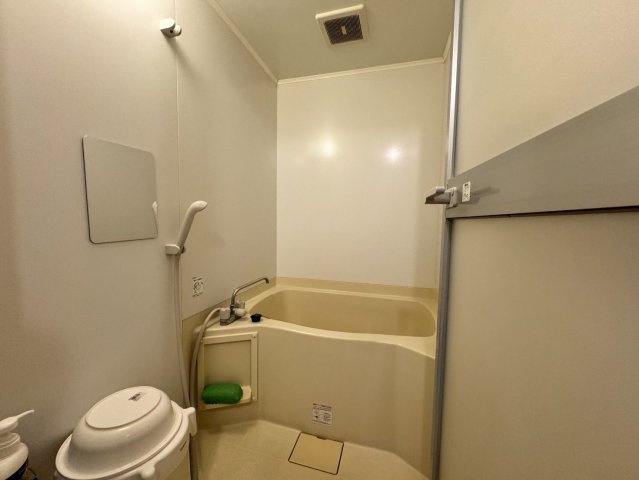 土浦市真鍋4丁目　工場の浴室|日々の疲れを癒すお風呂付です