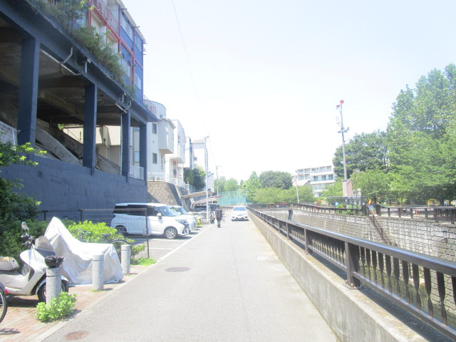 中野区上高田５丁目の一棟アパートの周辺