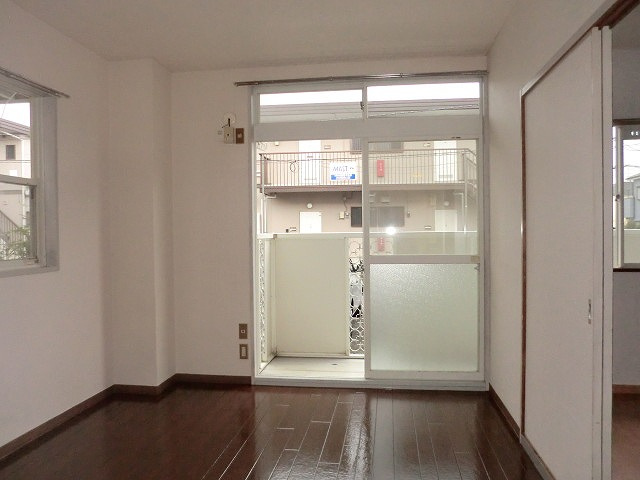 ヒルトップ角田の玄関|明るい玄関です