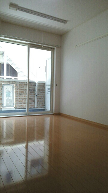 リバーサイド元町中華街の居間・リビング|ゆったりとしたリビングです