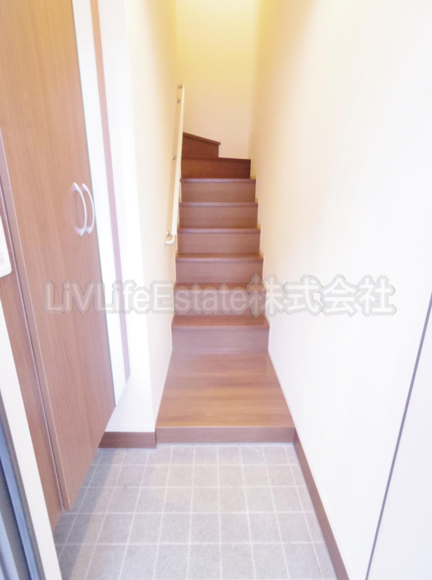 花水木A（西東京市）の玄関