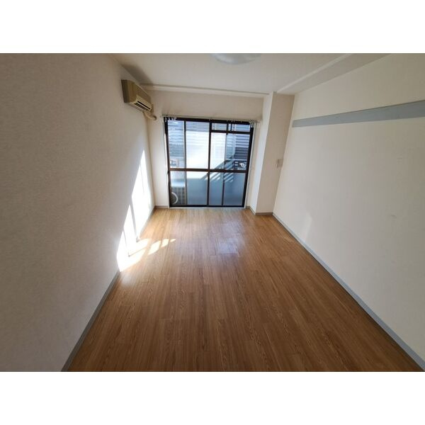 ソレイユダイサンの居間・リビング