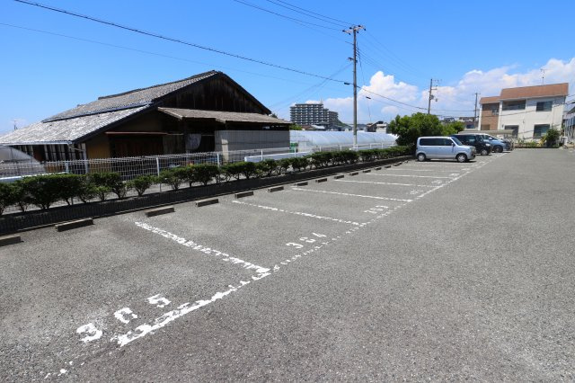 ウエストビレッジの駐車場