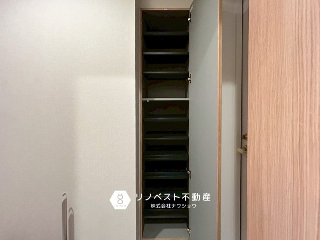 ふぁみーゆ勝山の収納|憧れのシューズインクローク◎傘やお子様の遊び道具なども収納できます◎