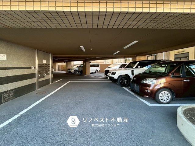 ふぁみーゆ勝山の駐車場|屋根付きで雨の日も安心◎駐車場空き要確認。