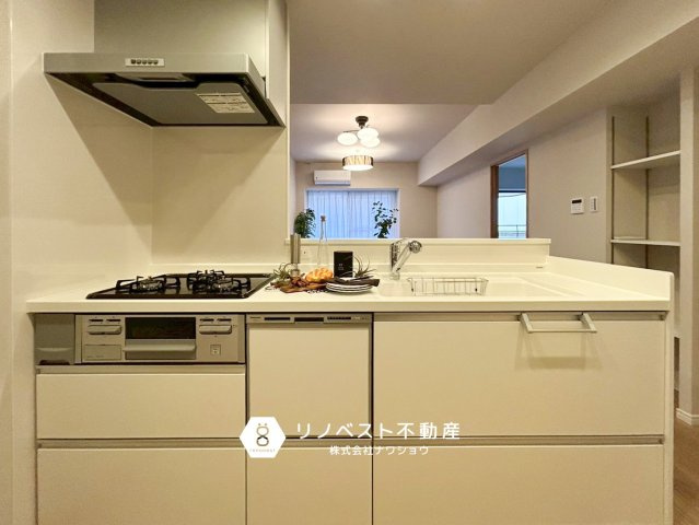 ふぁみーゆ勝山の独立洗面台|大きな洗面台で朝の身支度がスムーズに♪収納力も高く使い勝手が良いです！