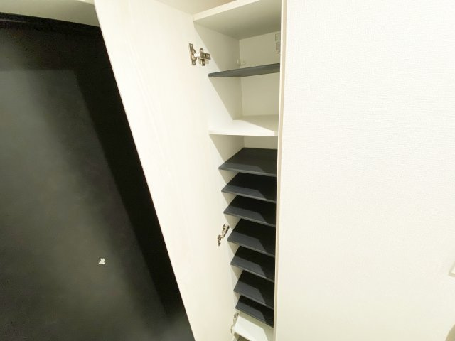 ＬＵＧＥＮＤ大宮の玄関|シューズボックス付き！