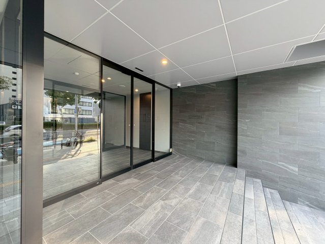 オープンレジデンシア大須FRONTのエントランス