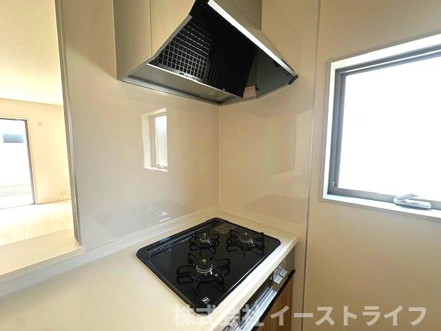 【新築戸建】　いわき市平下神谷第7　全4棟　【長期優良住宅】のキッチン|2号棟写真　使い勝手の良いシステムキッチンで、対面式なのでご家族との団欒にもぴったりですね(^^)/また、収納力もあるのでスッキリが実現します◎